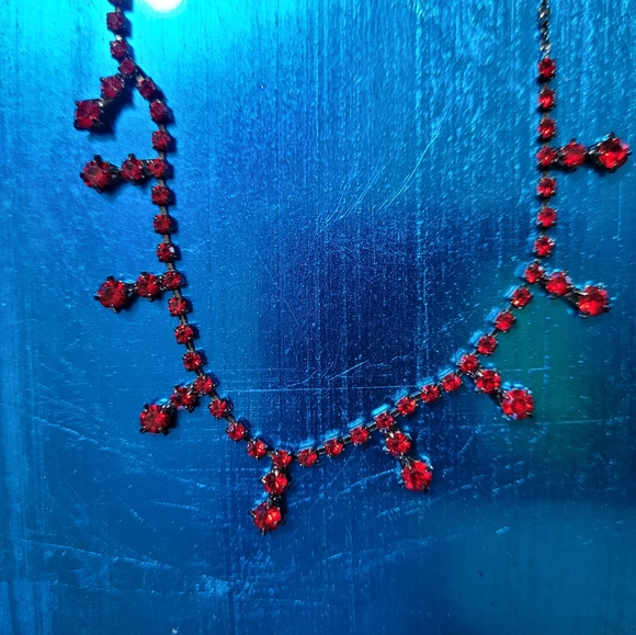 3/25 Vintage Claire's 90s Red Crystal Necklace Bracelet and Earrings Set - Picture 3 of 3